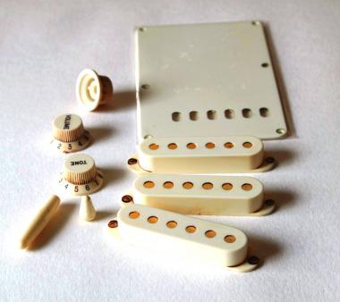 Aged Accessory Set Aged White  to fit Strat ® 