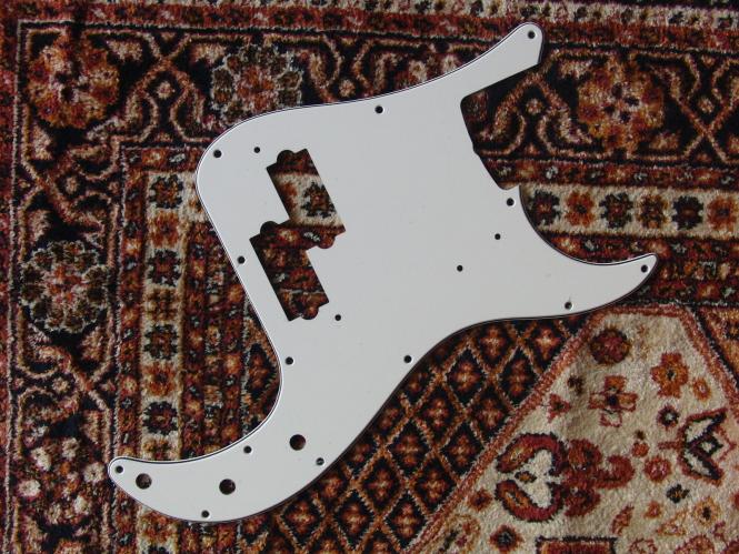 USA PB AGED WHITE 3PLY fits Precision Bass® 